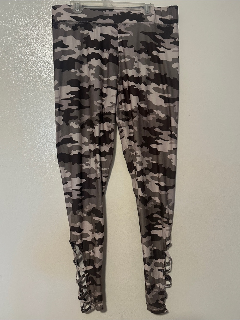 Women's Gray Camo Ruched Leggings